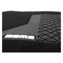 SET TAPPETINI AUTO UNIVERSALI IN MOQUETTE 4 PEZZI CON STRISCIA MARCA MOMO COLORE NERO/GRIGIO